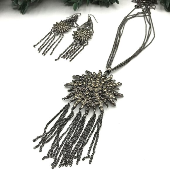 Vintage-Inspired Rhinestone Sunburst Necklace & Earring Set - Picture 2 of 9